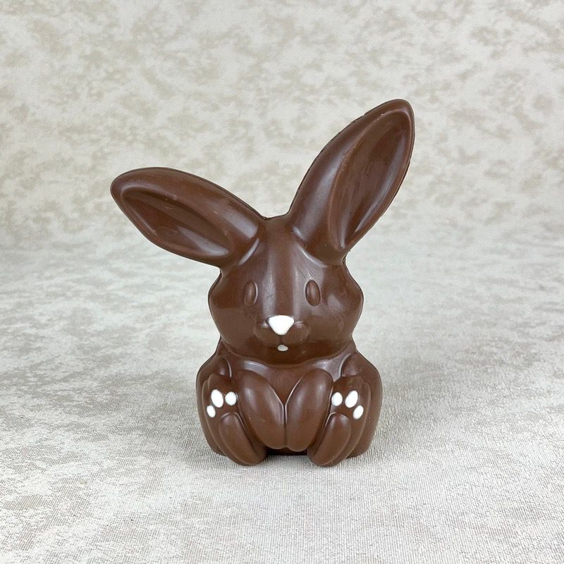 Lapin oreille pendante garni de fritures de Pâques